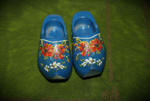 Small Dutch wooden Clogs -ornaments-35x85mm