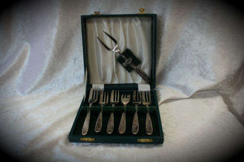 6 Vintage Angora Silver Plated Pastry / Cake Forks & Server in origanal box -box hinge need a pin