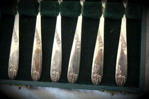 6 Vintage Angora Silver Plated Pastry / Cake Forks & Server in origanal box -box hinge need a pin