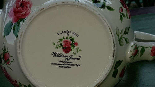 Victorian ROSE By William James Fine Stoneware Teapot 190x245x140mm