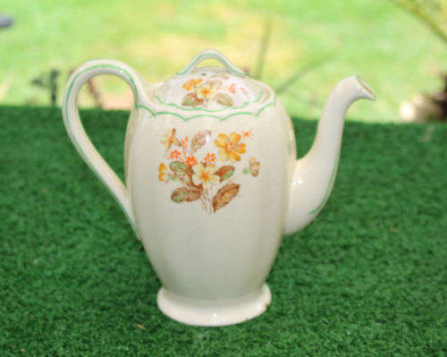 Antique Grindley CREAMPETAL Teapot England - small chip on Base 175x200mmm
