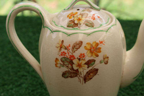 Antique Grindley CREAMPETAL Teapot England - small chip on Base 175x200mmm