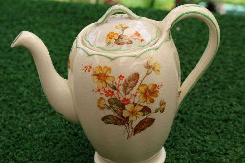 Antique Grindley CREAMPETAL Teapot England - small chip on Base 175x200mmm