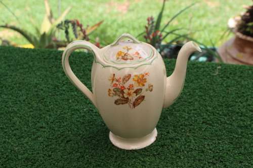 Antique Grindley CREAMPETAL Teapot England - small chip on Base 175x200mmm