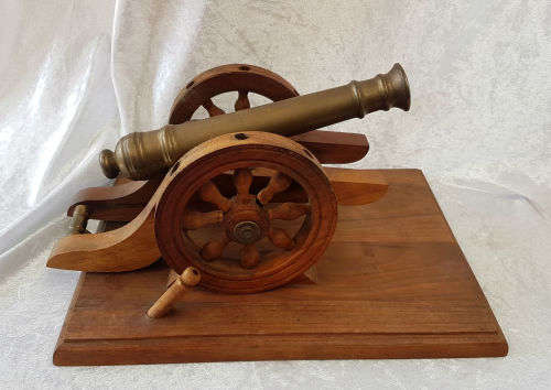 Antique Independence Canon C1776 Desktop Pen stand -160x310x225mm Brass and Wood