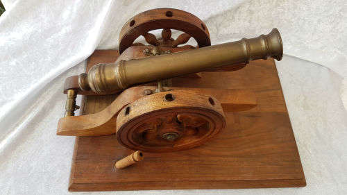 Antique Independence Canon C1776 Desktop Pen stand -160x310x225mm Brass and Wood