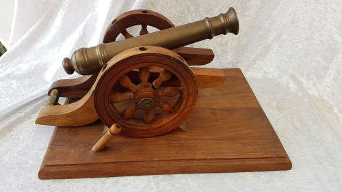 Antique Independence Canon C1776 Desktop Pen stand -160x310x225mm Brass and Wood