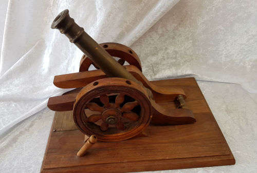 Antique Independence Canon C1776 Desktop Pen stand -160x310x225mm Brass and Wood