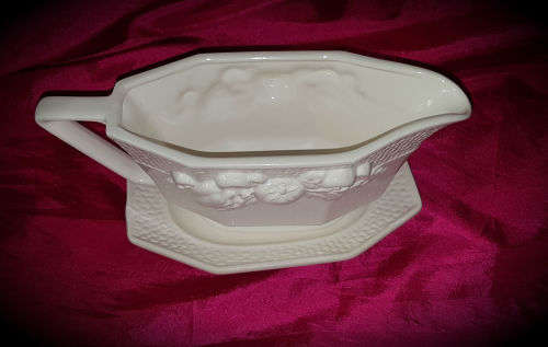 Harvest Weave GRAVY BOAT By HIMARK Japan-Ivory- vegetable pattern 100x234x127mm