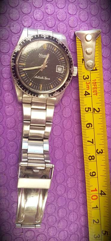1960's Nivada Antarctic Diver Mens Automatic watch 57037 -RUNS AND STOPS need service or repairs