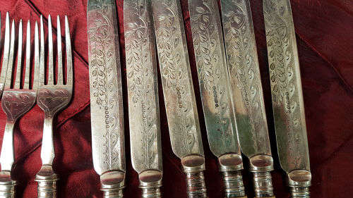Vintage Wiltshire Bone Handel Knifes x 6 and Forks x 5 in origanal box