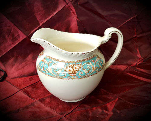 Vintage Johnson Bros Creamer made in England 127x160x125mm