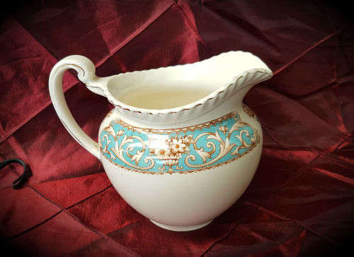 Vintage Johnson Bros Creamer made in England 127x160x125mm
