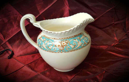 Vintage Johnson Bros Creamer made in England 127x160x125mm