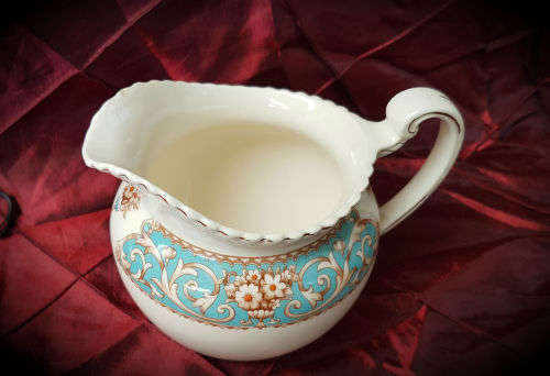 Vintage Johnson Bros Creamer made in England 127x160x125mm