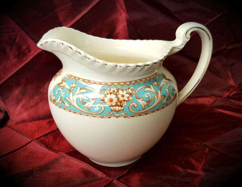 Vintage Johnson Bros Creamer made in England 127x160x125mm