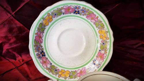 Vintage Royal Winton Grimwades Duo -saucer 144mm cup= 67x88mm