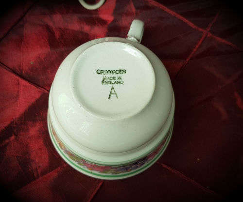 Vintage Royal Winton Grimwades Duo -saucer 144mm cup= 67x88mm