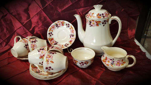 Vintage Alfred Meakin Teaset , pot, sugar bowl,creamer and 6 Duo's