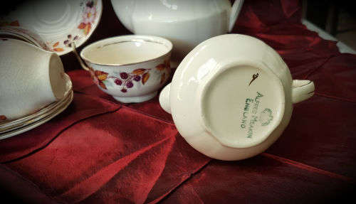 Vintage Alfred Meakin Teaset , pot, sugar bowl,creamer and 6 Duo's