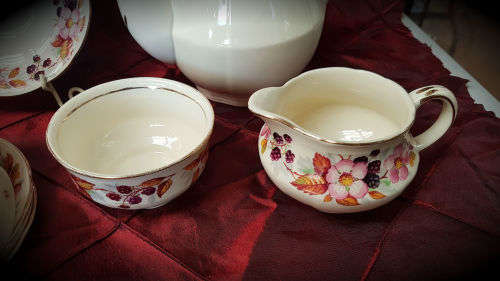 Vintage Alfred Meakin Teaset , pot, sugar bowl,creamer and 6 Duo's