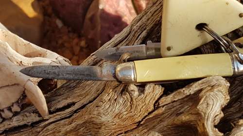 3 old small Keyring folding knifes 1x Richards sheffield , 1x Inter Italy Tri-angle 2 blade Knife a.