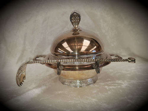 Antique New Bedford Mass Pairpoint MFCCO Quadruple Plate Butterdish with spoon.