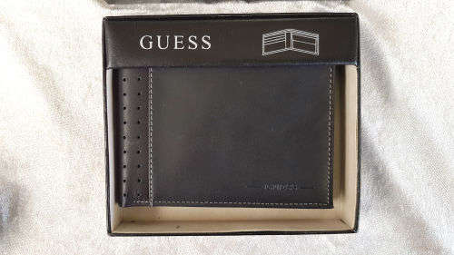 Mens Guess Global Leather Wallet with Coin Pocket. still in packaging