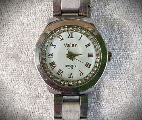 Ladies VALEN Quartz A-95 Watch  Stainless Seel Back and Strap - 30mm face - working
