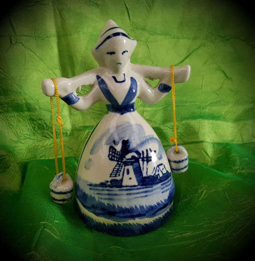 Vintage Elweco Delfware HU242 Figurine 115mm