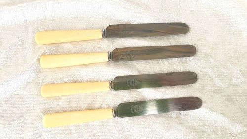 4 Vintage BUTLER Non-Stain Bone Handle Sheffield Butter Knifes England