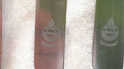 4 Vintage BUTLER Non-Stain Bone Handle Sheffield Butter Knifes England