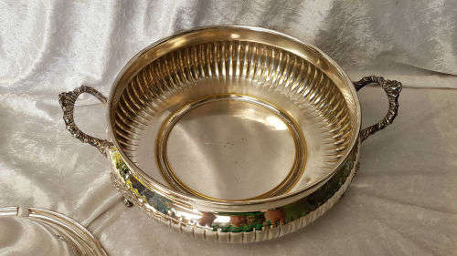 Silver Plated Tureen EM-ESS Silver Plated on Brass Lid has a small bend 240x400x330mm