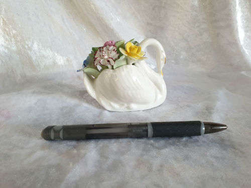 Royal Doulton Floral Swan -Bone China England 65x85x58mm