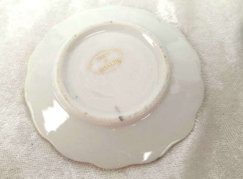7 Miniture DUCA Di BAVARIA duo's- 3 x cups 51x56mm saucer 89mm- 4 x cups 32x46mm saucer 70mm