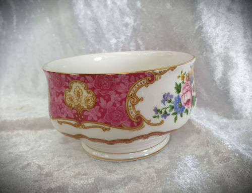 Vintage 1944 Royal Albert "LADY CARLYLE" Sugar Bowl 62x105mm - as New
