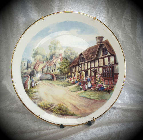 Vintage decorative plate HOLLY BARN cottages of Rural England POPPLETON 235mm