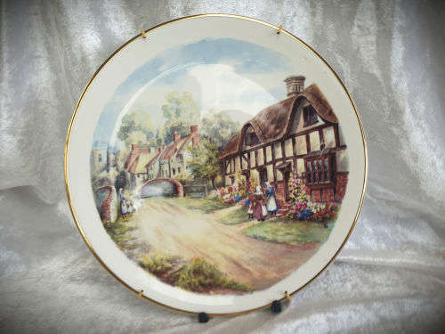 Vintage decorative plate HOLLY BARN cottages of Rural England POPPLETON 235mm