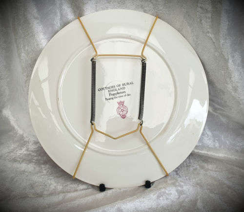 Vintage decorative plate HOLLY BARN cottages of Rural England POPPLETON 235mm