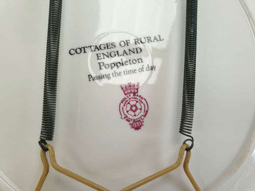 Vintage decorative plate HOLLY BARN cottages of Rural England POPPLETON 235mm