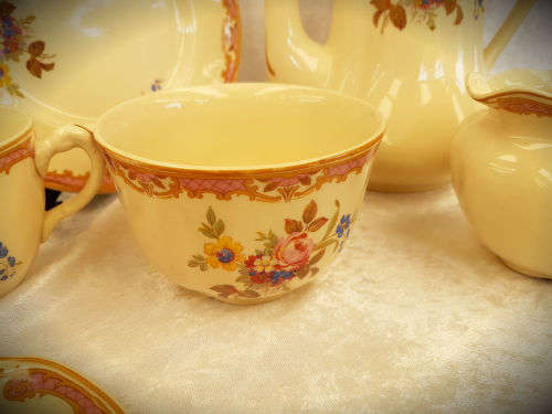 14pc of a Antique VICTORIAN BY Jhonson Bros Teaset made in England