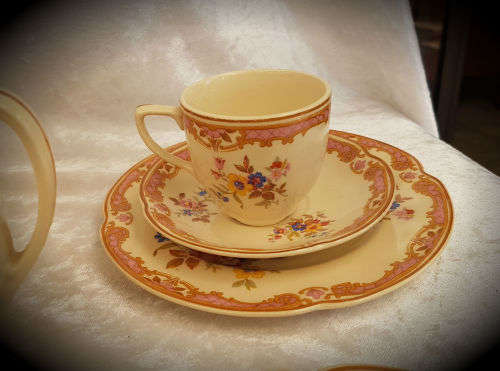 14pc of a Antique VICTORIAN BY Jhonson Bros Teaset made in England