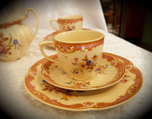 14pc of a Antique VICTORIAN BY Jhonson Bros Teaset made in England