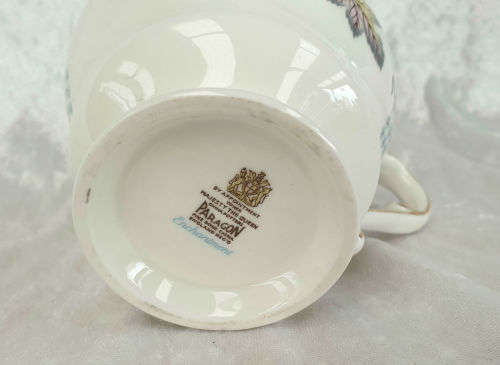 Vintage Paragon ENCHANTMENT Creamer By Appointment to The Queen  100x135x94mm