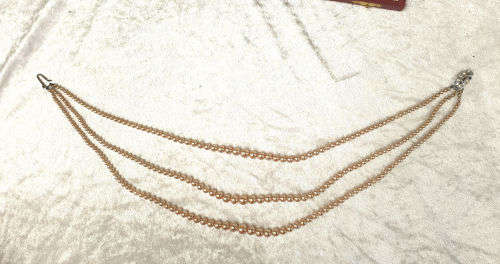 Vintage POMPADOUR simulated Pearls Pearls for a Princess NEEDS TO BE RESTRUNG  1210mm