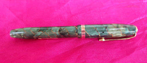 1950's Conway & Steward Fountain Pen Model 84 14ct Gold Nib Green Marble with Gold Veins.Used condit