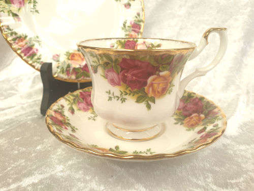 Vintage Royal Albert Bone China  -COUNTRY ROSES ' Trio Mint Condition- (6 available) bid is for one
