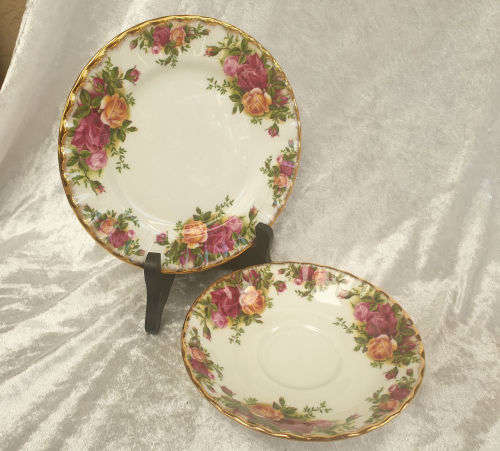 Vintage Royal Albert Bone China  -COUNTRY ROSES ' Trio Mint Condition- (6 available) bid is for one