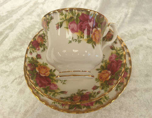 Vintage Royal Albert Bone China  -COUNTRY ROSES ' Trio Mint Condition- (6 available) bid is for one