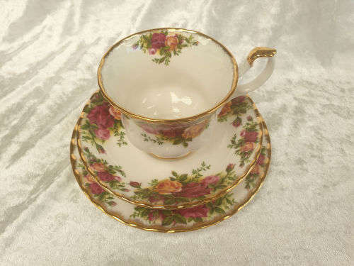 Vintage Royal Albert Bone China  -COUNTRY ROSES ' Trio Mint Condition- (6 available) bid is for one
